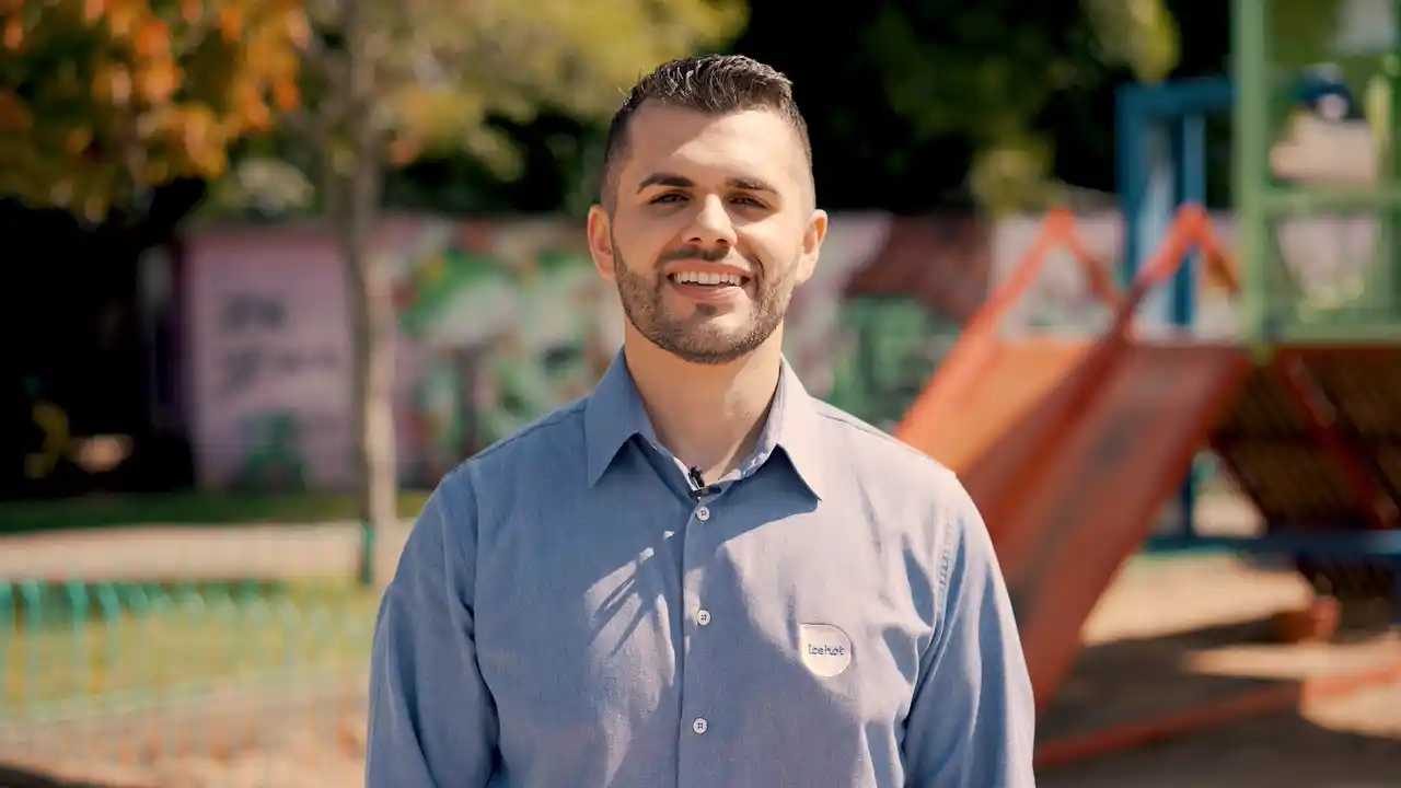 Alex Sander da Rosa, fundador da Icehot, numa praça