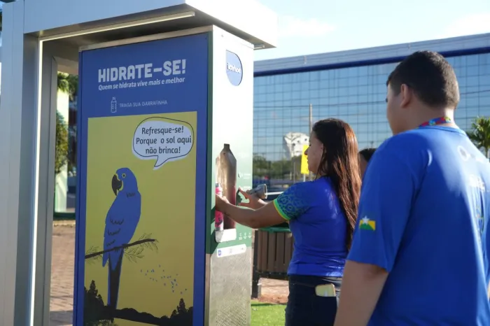 Moradores usando uma estação Icehot em Porto Velho